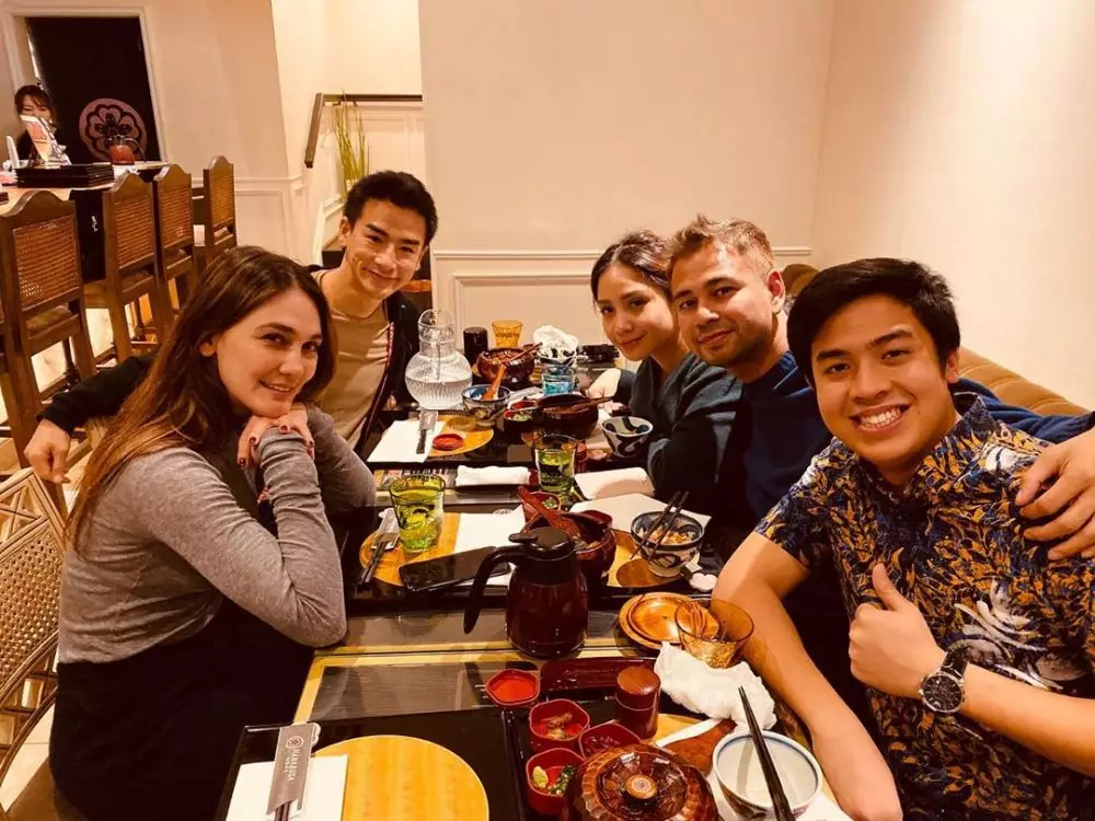 Momen kedekatan Luna Maya dan Ryochin Instagram  Momen kedekatan Luna Maya dan Ryochin Instagram