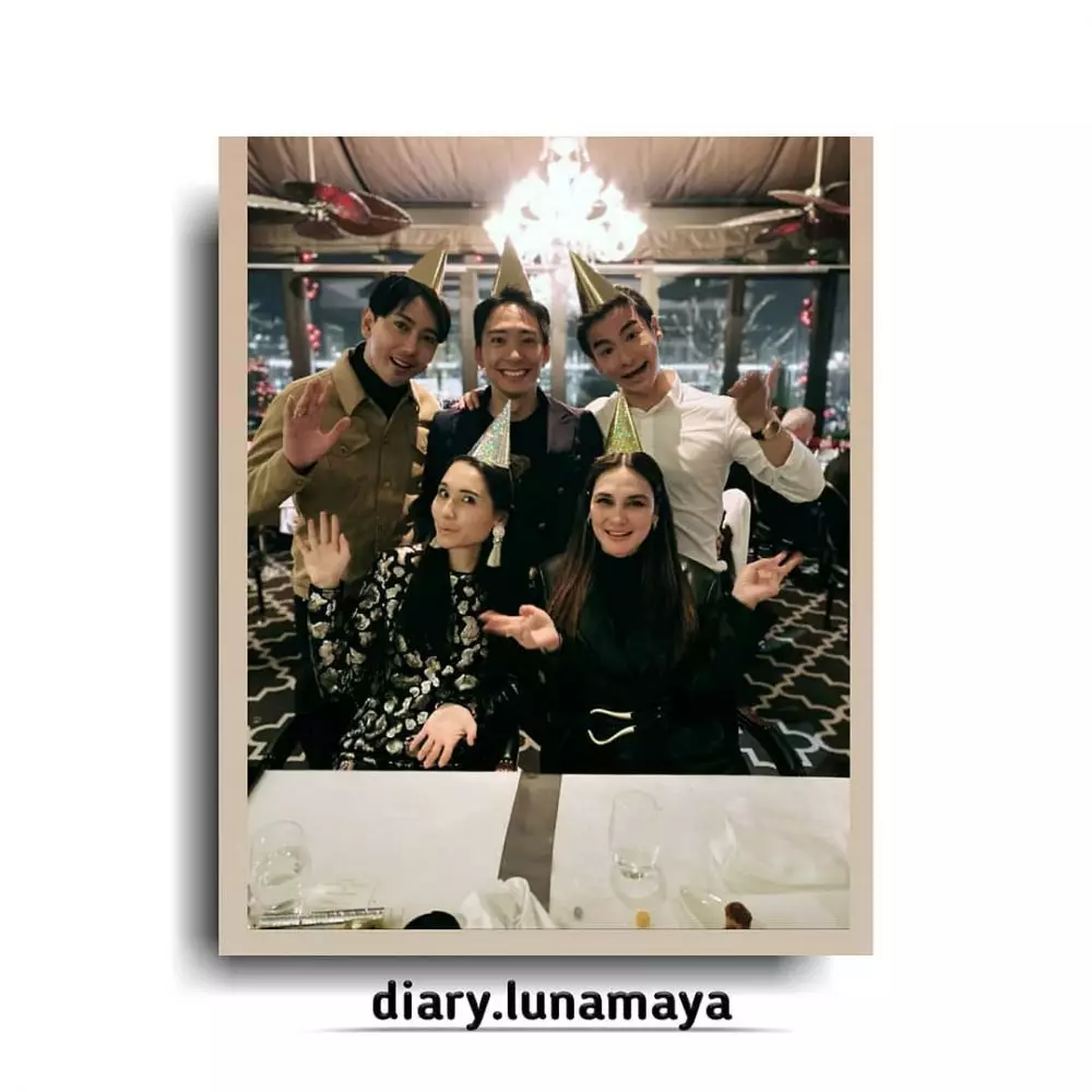 Momen kedekatan Luna Maya dan Ryochin Instagram  Momen kedekatan Luna Maya dan Ryochin Instagram