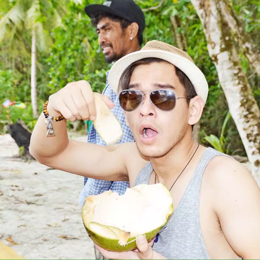 Gaya cool Rangga Azof instagram 