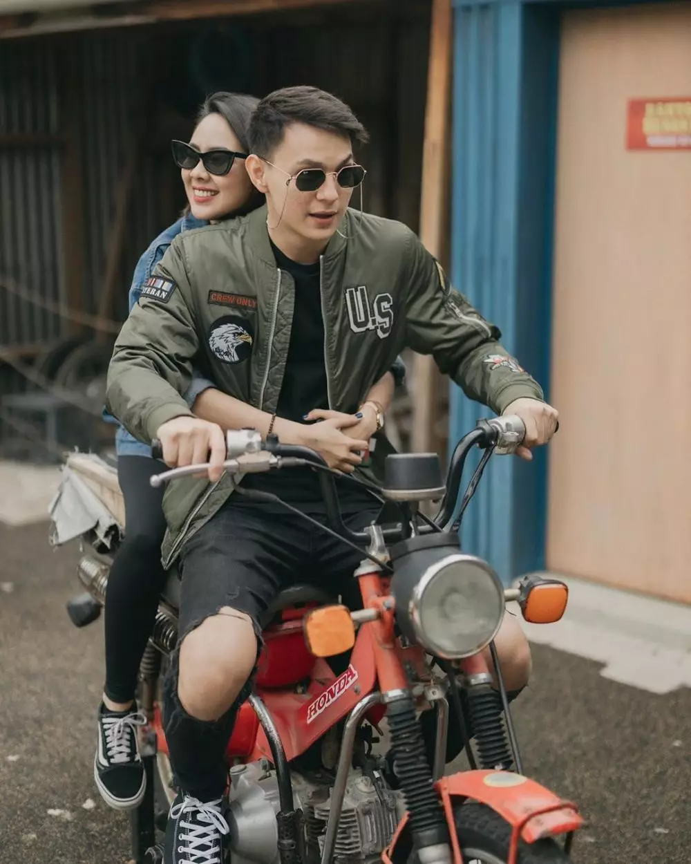 Potret Marcell Darwin & kekasih Instagram 