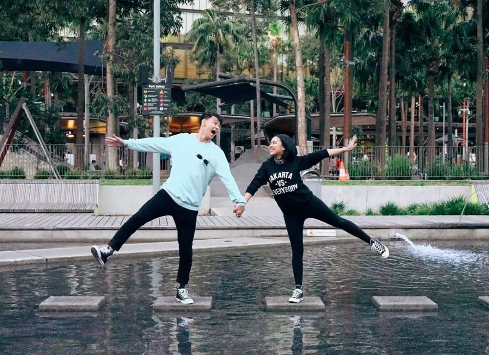 Potret Marcell Darwin & kekasih Instagram 