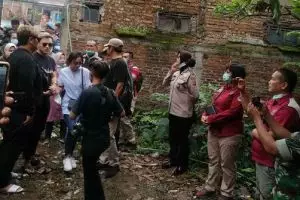 Detik-detik Rizky Febian & adik hadiri pembongkaran makam Lina