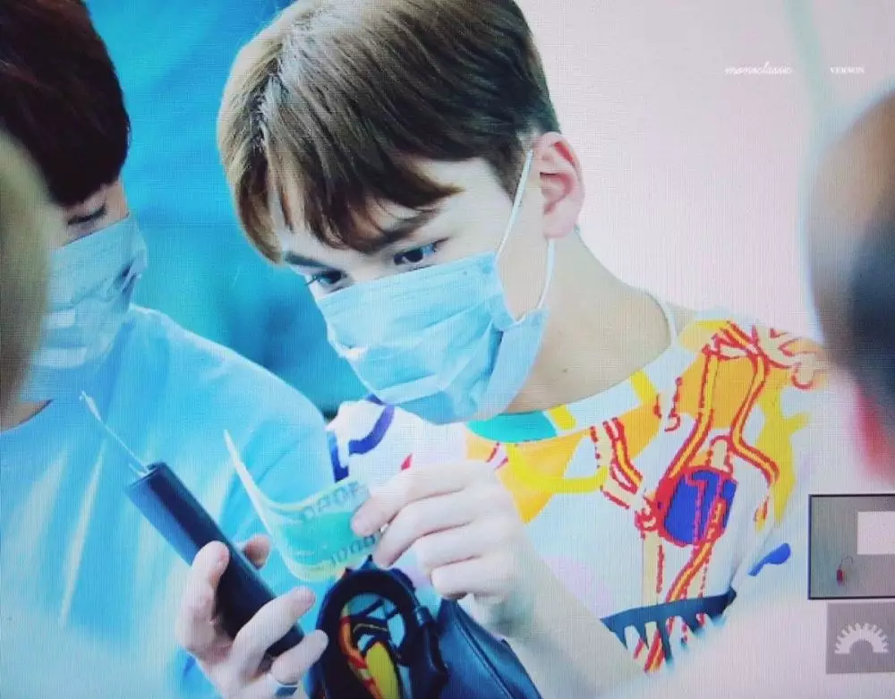 10 Potret idol K-Pop cobain hidup bak penduduk lokal Indonesia berbagai sumber 10 Potret idol K-Pop cobain hidup bak penduduk lokal Indonesia berbagai sumber