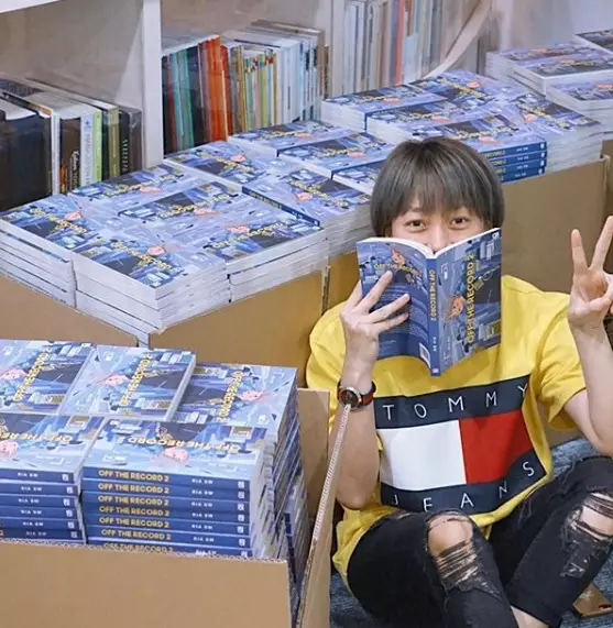 Fakta Ria SW, food vlogger yang punya gaya boyish keren berbagai sumber