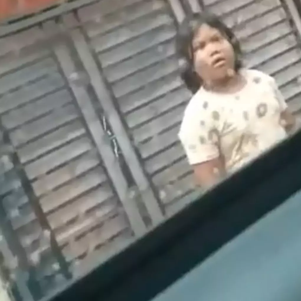 Iseng banget, aksi bapak kerjai bocah ini bikin ngakak