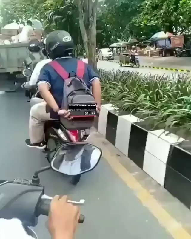 potret lucu orang kepepet ada ada aja © berbagai sumber potret lucu orang kepepet ada ada aja © berbagai sumber