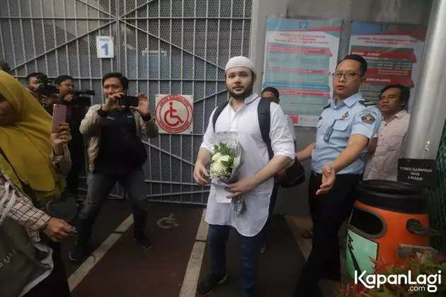 10 Momen Rhoma Irama jemput Ridho bebas dari penjara, penuh tangis © 2020 Kapanlagi.com