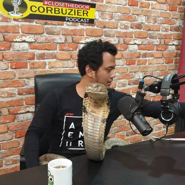 8 Momen Panji Petualang bersama King Cobra 'Garaga', bak saudara © 2020 instagram.com 8 Momen Panji Petualang bersama King Cobra 'Garaga', bak saudara © 2020 instagram.com