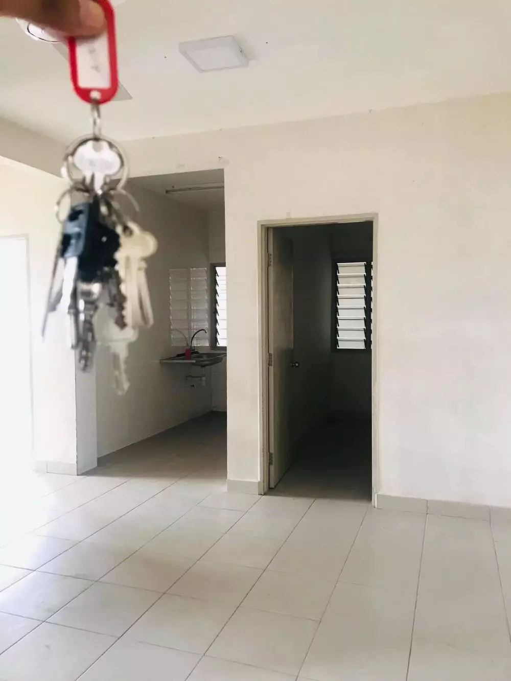 cinta tak direstui karena bukan PNS © Twitter/@RozmizaRozman