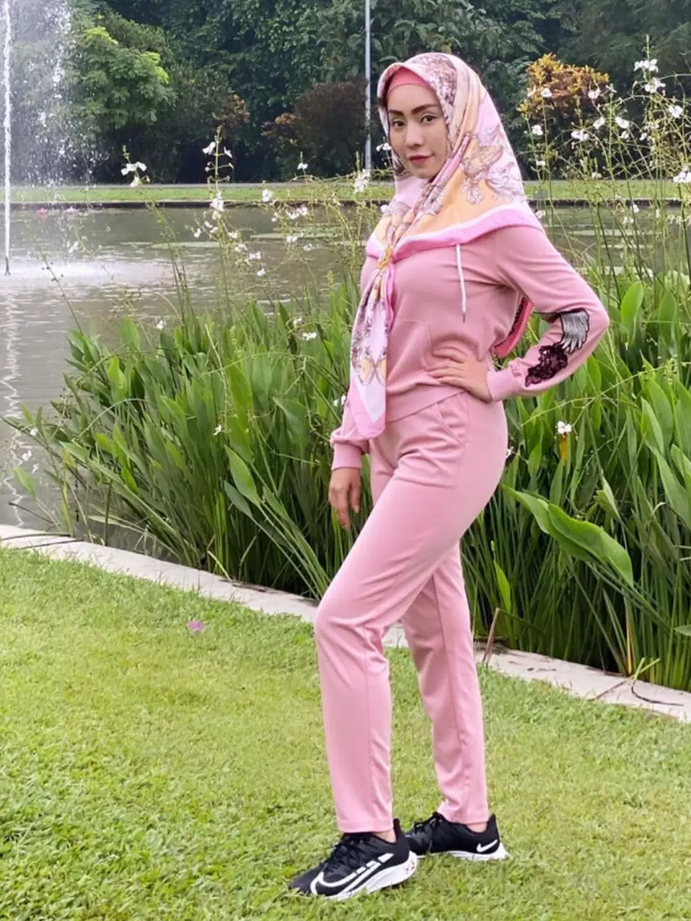 Putuskan berhijab usai sakit, ini 6 potret terbaru Baby Sexyola © 2020 instagram.com Putuskan berhijab usai sakit, ini 6 potret terbaru Baby Sexyola © 2020 instagram.com