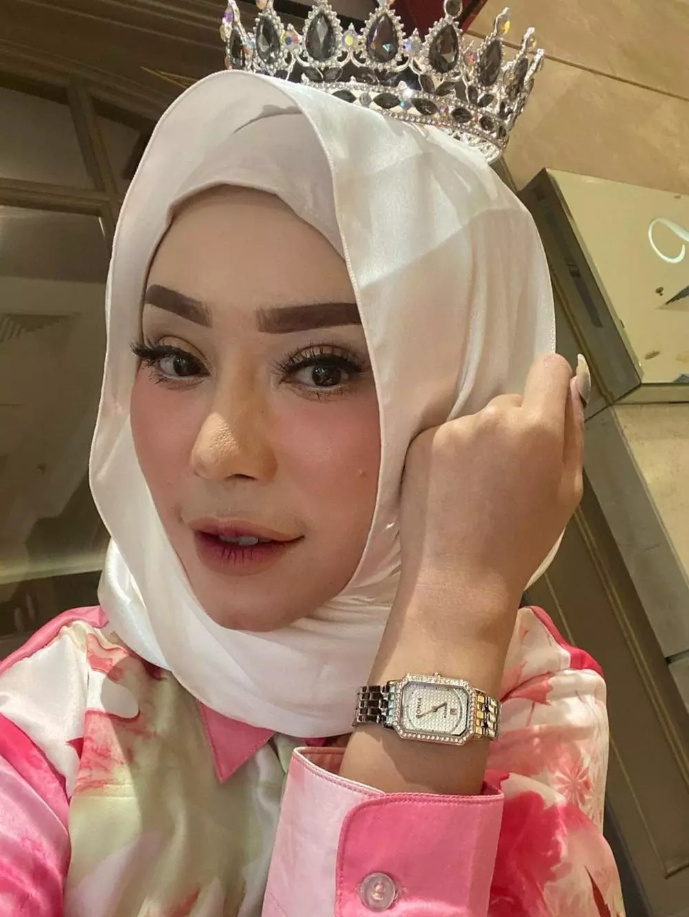 Putuskan berhijab usai sakit, ini 6 potret terbaru Baby Sexyola © 2020 instagram.com Putuskan berhijab usai sakit, ini 6 potret terbaru Baby Sexyola © 2020 instagram.com