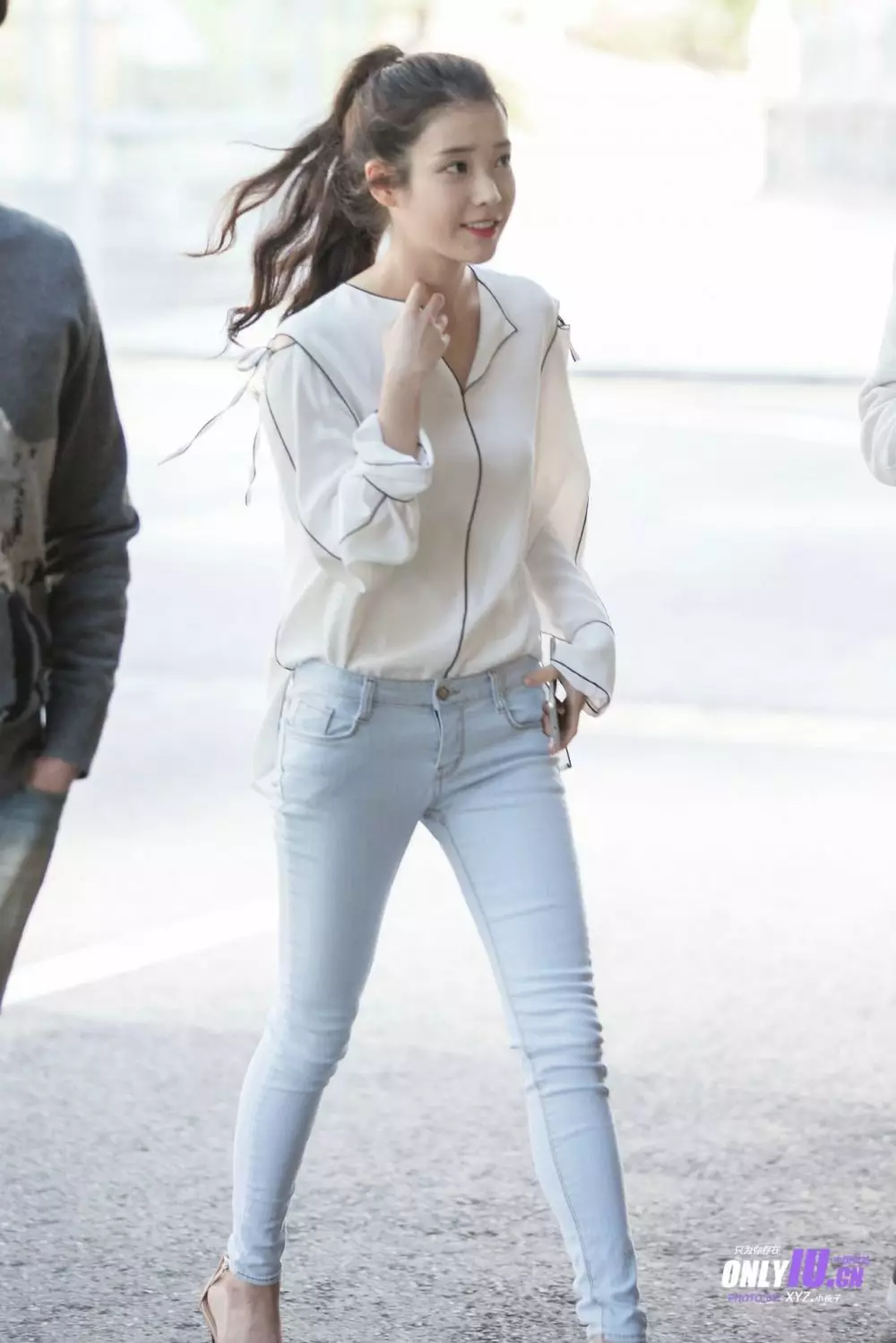 12 Inspirasi fashion idol K-Pop IU, simpel bisa buat ke kampus berbagai sumber