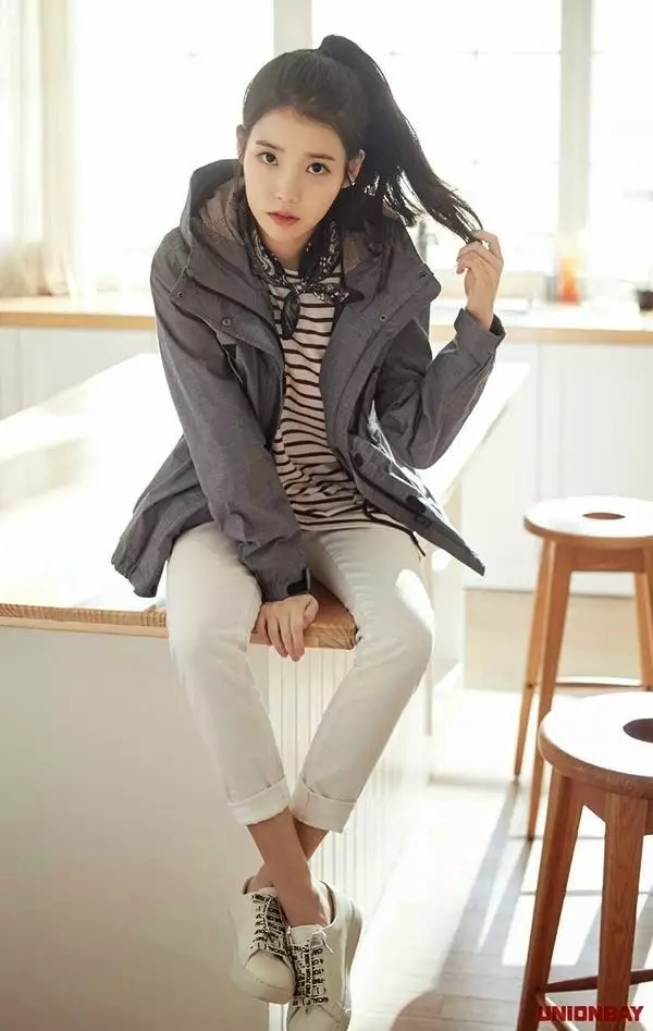 12 Inspirasi fashion idol K-Pop IU, simpel bisa buat ke kampus berbagai sumber