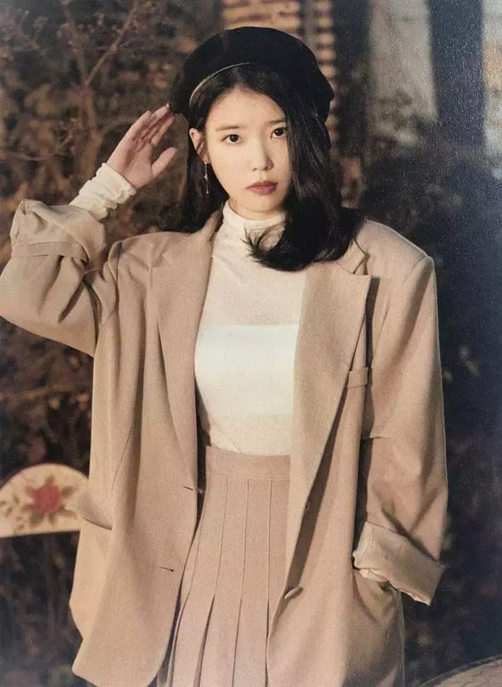 12 Inspirasi fashion idol K-Pop IU, simpel bisa buat ke kampus berbagai sumber