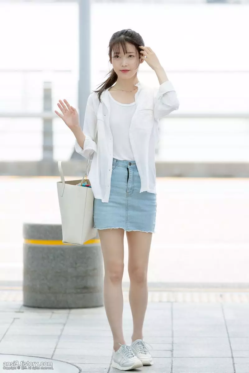 12 Inspirasi fashion idol K-Pop IU, simpel bisa buat ke kampus berbagai sumber