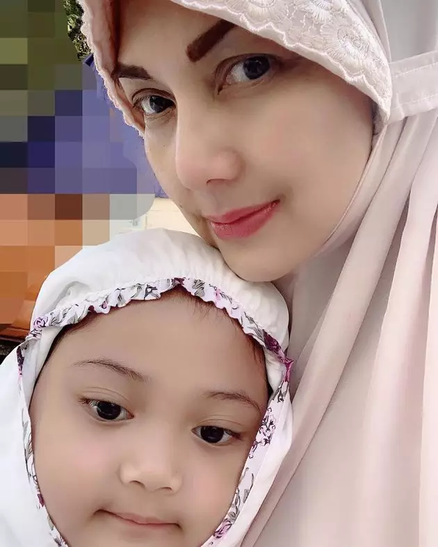 8 Potret Shaakila, cucu kesayangan Nia Daniaty yang jarang tersorot © 2020 instagram.com 8 Potret Shaakila, cucu kesayangan Nia Daniaty yang jarang tersorot © 2020 instagram.com