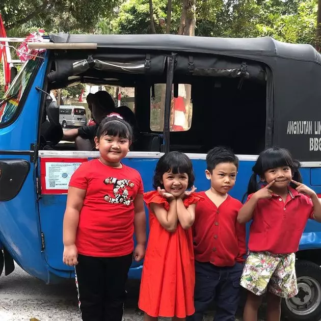8 Potret Shaakila, cucu kesayangan Nia Daniaty yang jarang tersorot © 2020 instagram.com 8 Potret Shaakila, cucu kesayangan Nia Daniaty yang jarang tersorot © 2020 instagram.com