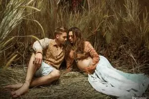 50 Gaya maternity seleb Tanah Air ini curi perhatian