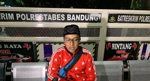 fakta teddy suami lina  Istimewa