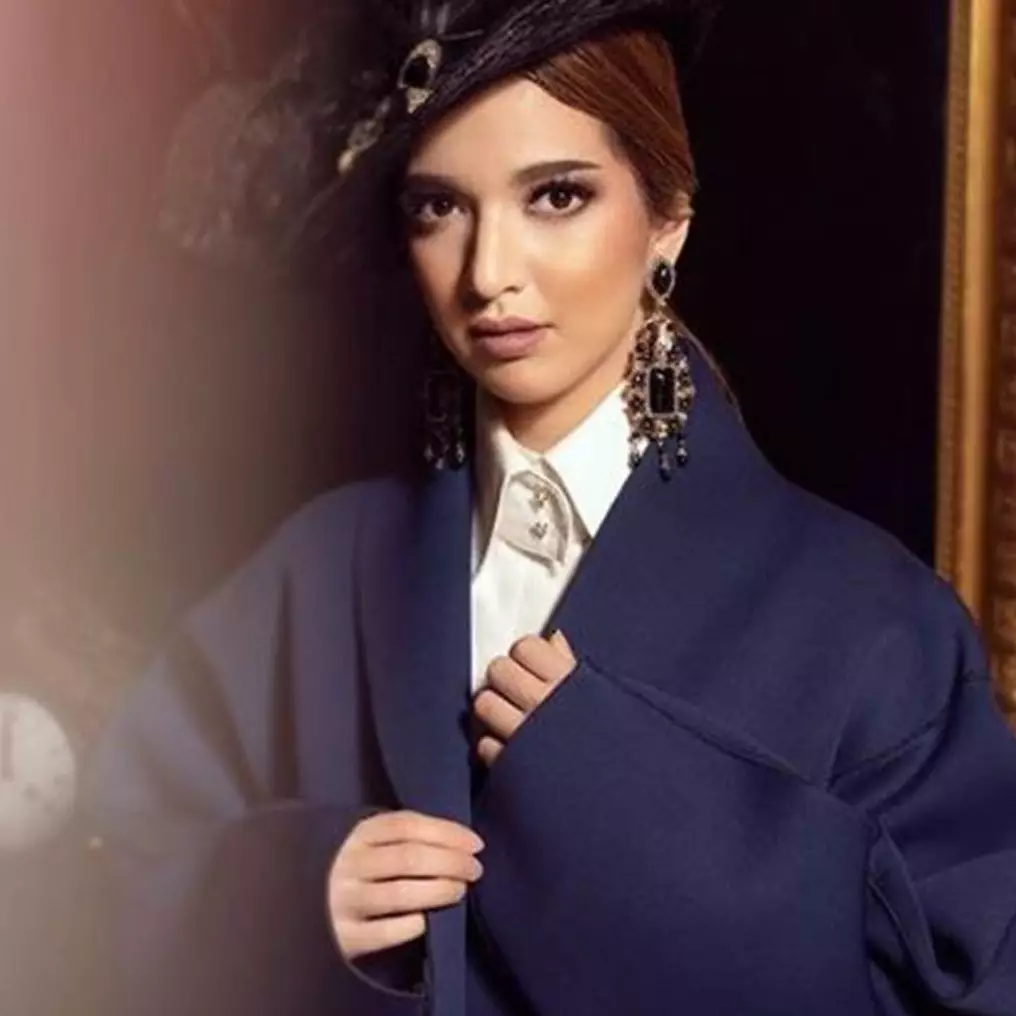 Unggah video buka blazer, gaya Nia Ramadhani jadi sorotan