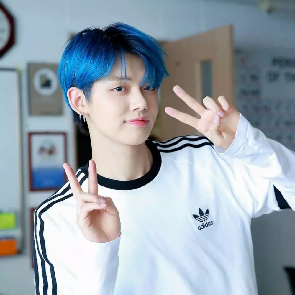idol rambut biru istimewa idol rambut biru istimewa