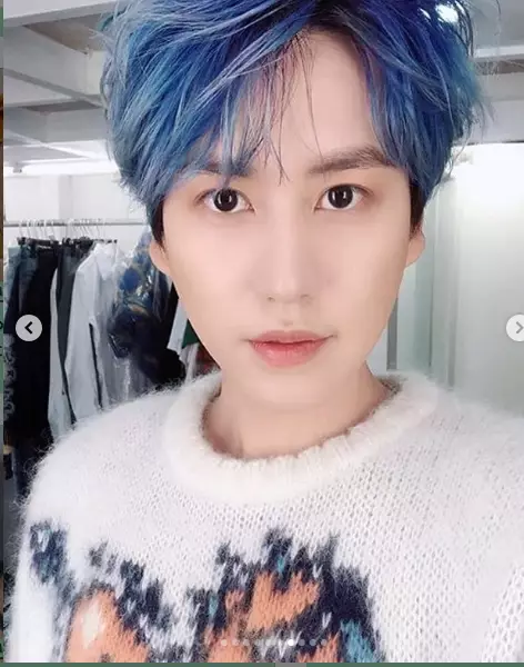 idol rambut biru istimewa idol rambut biru istimewa