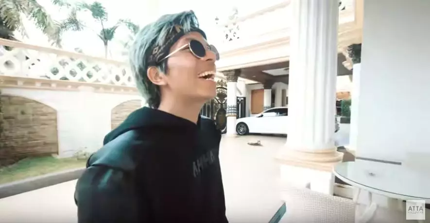 7 Potret kamar mewah Sule, luas bernuansa putih © 2020 brilio.net