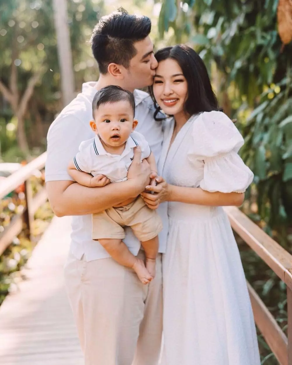 8 Potret Chef Arnold dan istri momong anak, seru dan kompak Instagram/@arnoldpo  @tiffanysoetanto