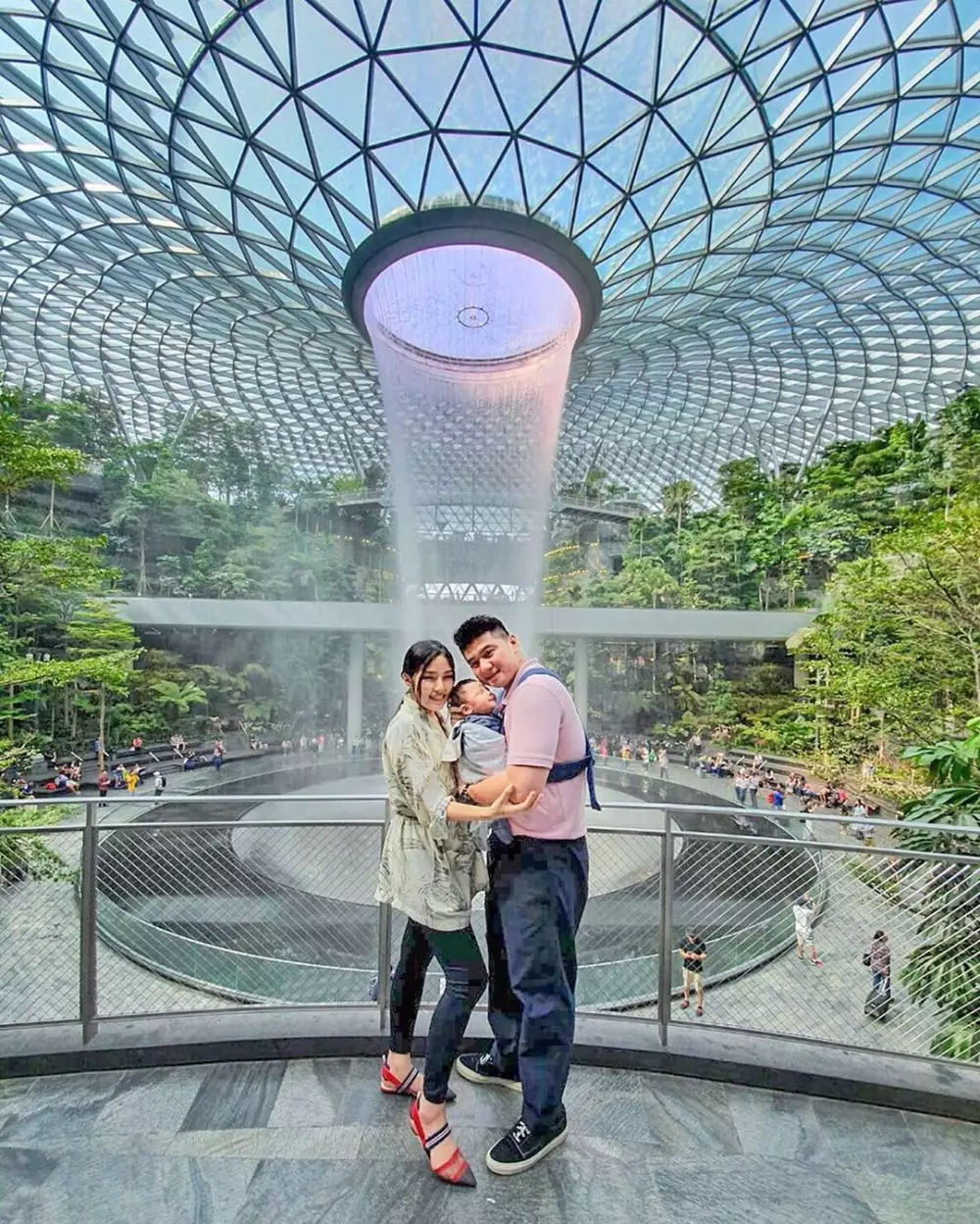 8 Potret Chef Arnold dan istri momong anak, seru dan kompak Instagram/@arnoldpo  @tiffanysoetanto