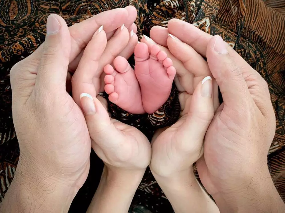 istri panji trihatmodjo momong anak © Instagram/@varshaadhikumoro istri panji trihatmodjo momong anak © Instagram/@varshaadhikumoro