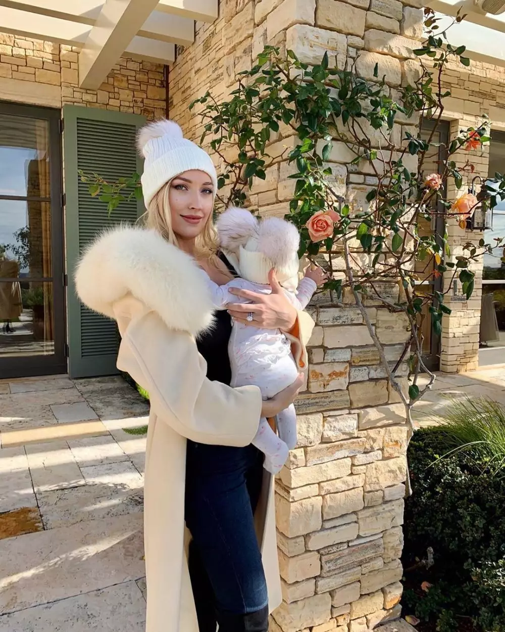 istri panji trihatmodjo momong anak © Instagram/@varshaadhikumoro istri panji trihatmodjo momong anak © Instagram/@varshaadhikumoro