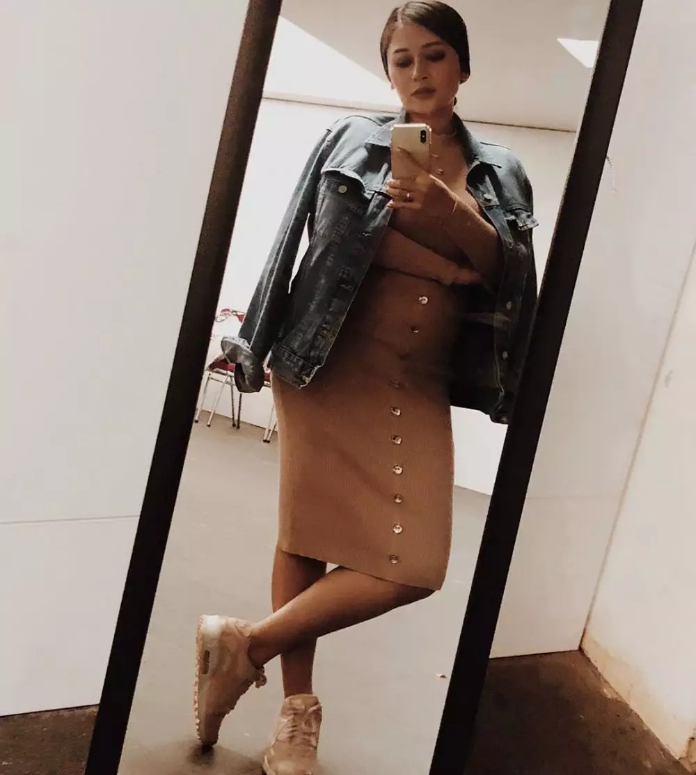 Istri Glenn Fredly saat pamer baby bump Instagram 