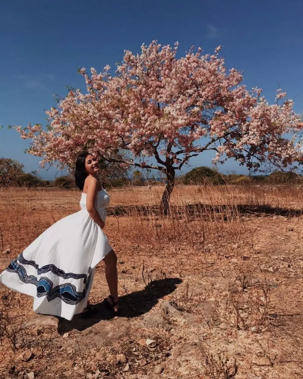 Istri Glenn Fredly saat pamer baby bump Instagram 