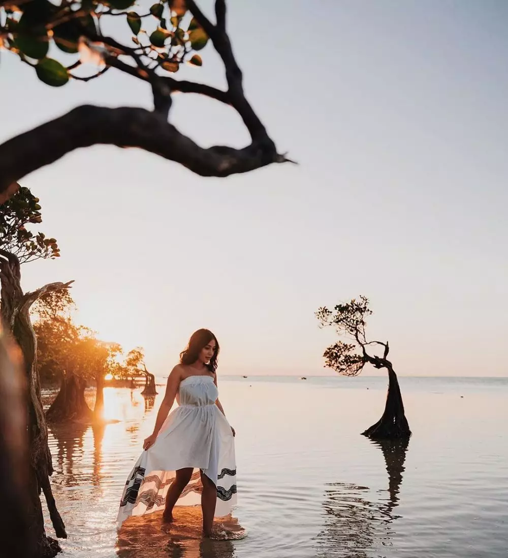 Istri Glenn Fredly saat pamer baby bump Instagram 