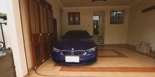 5 Penampakan garasi mobil Kartika Putri & suami, ada mobil Rp 2 M © 2020 berbagai sumber