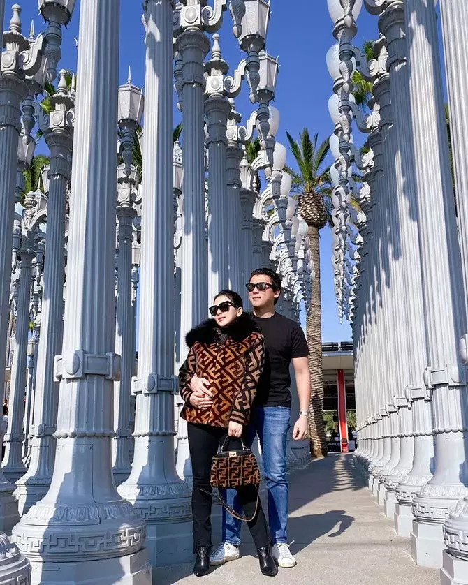 Jaket Syahrini liburan di Amerika Serikat, harganya setara mobil © 2020 instagram.com