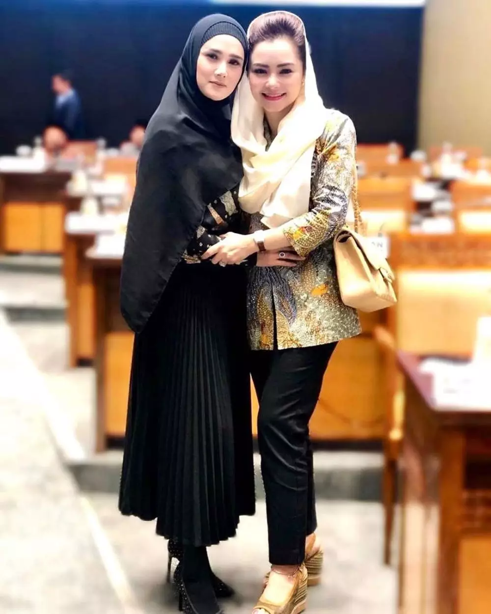 Gaya Mulan Jameela ngantor  Instagram 