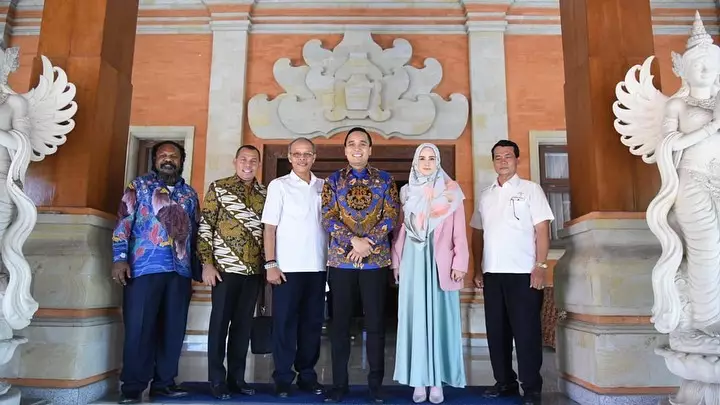 Gaya Mulan Jameela ngantor  Instagram 