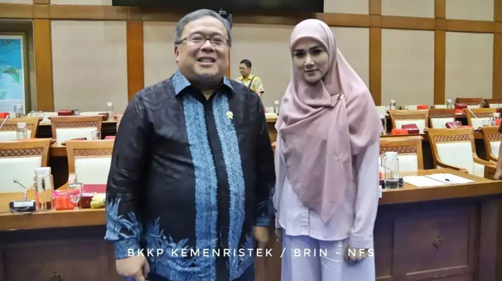 Gaya Mulan Jameela ngantor  Instagram 