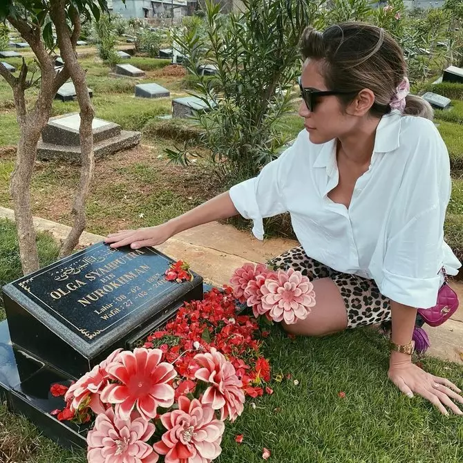 Momen Jessica Iskandar ziarah makam Olga jelang nikah, haru © 2020 instagram.com