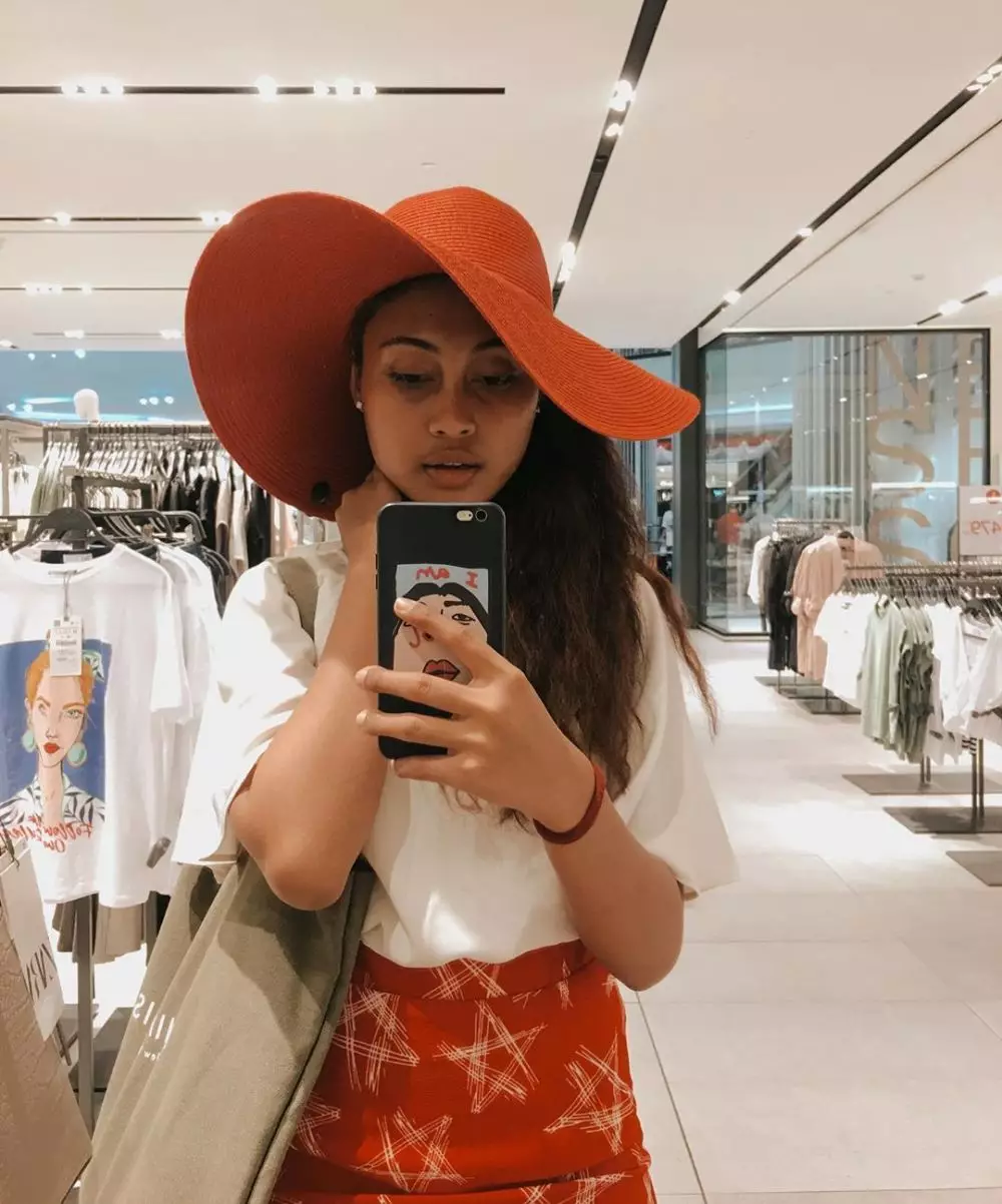 Novia Indonesian Idol berbagai sumber