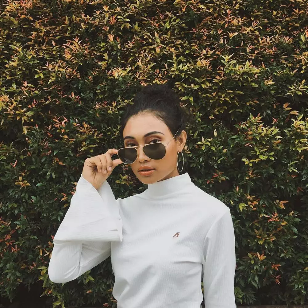 Novia Indonesian Idol berbagai sumber