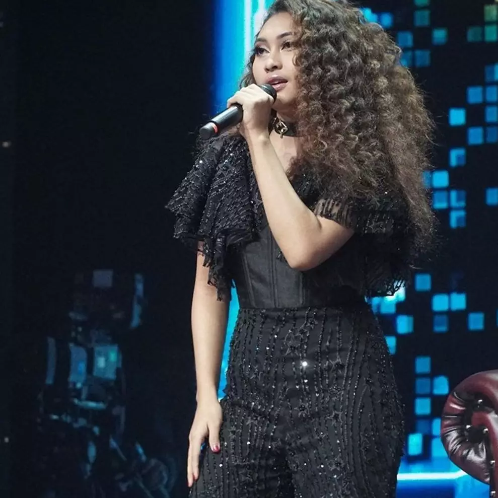 8 Pesona Novia, peserta Indonesian Idol dapat 5 standing applause