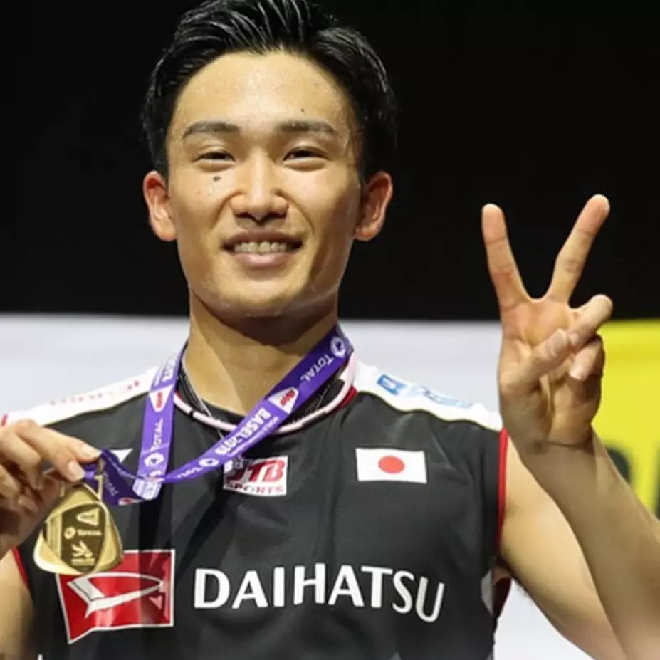 8 Gaya Kento Momota di luar lapangan, bikin kesengsem