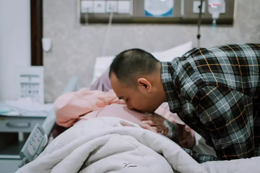 Momen lahiran Risa Saraswati Instagram  Momen lahiran Risa Saraswati Instagram