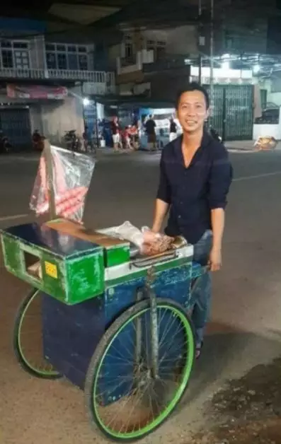 pedagang pria mirip artis  Istimewa pedagang pria mirip artis  Istimewa