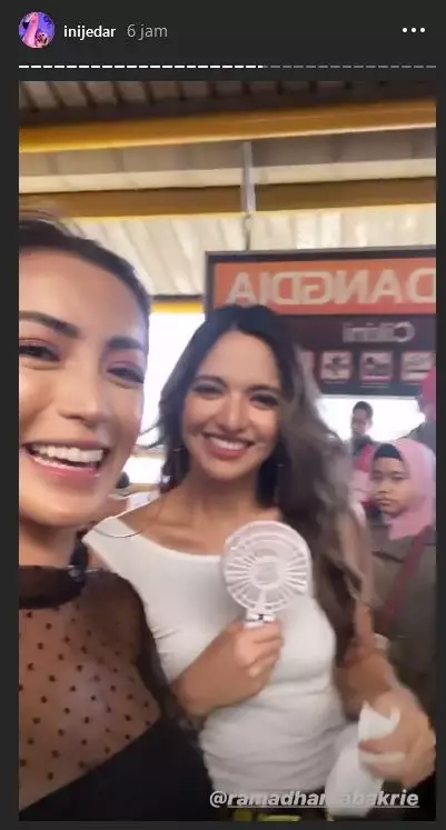 Potret seru Nia Ramadhani & Jessica Iskandar naik KRL Instagram