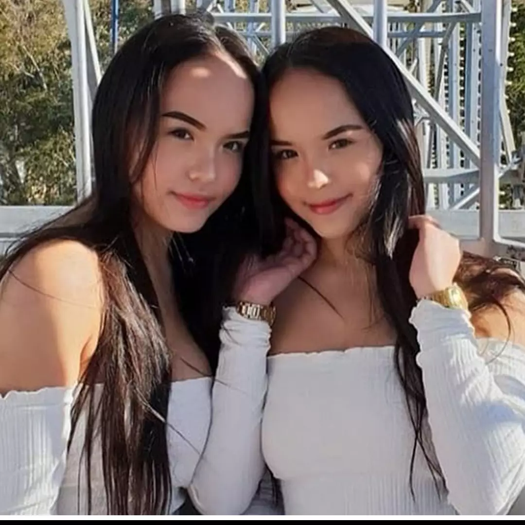 10 Gaya The Connell Twins, seleb kembar yang bikin gagal fokus