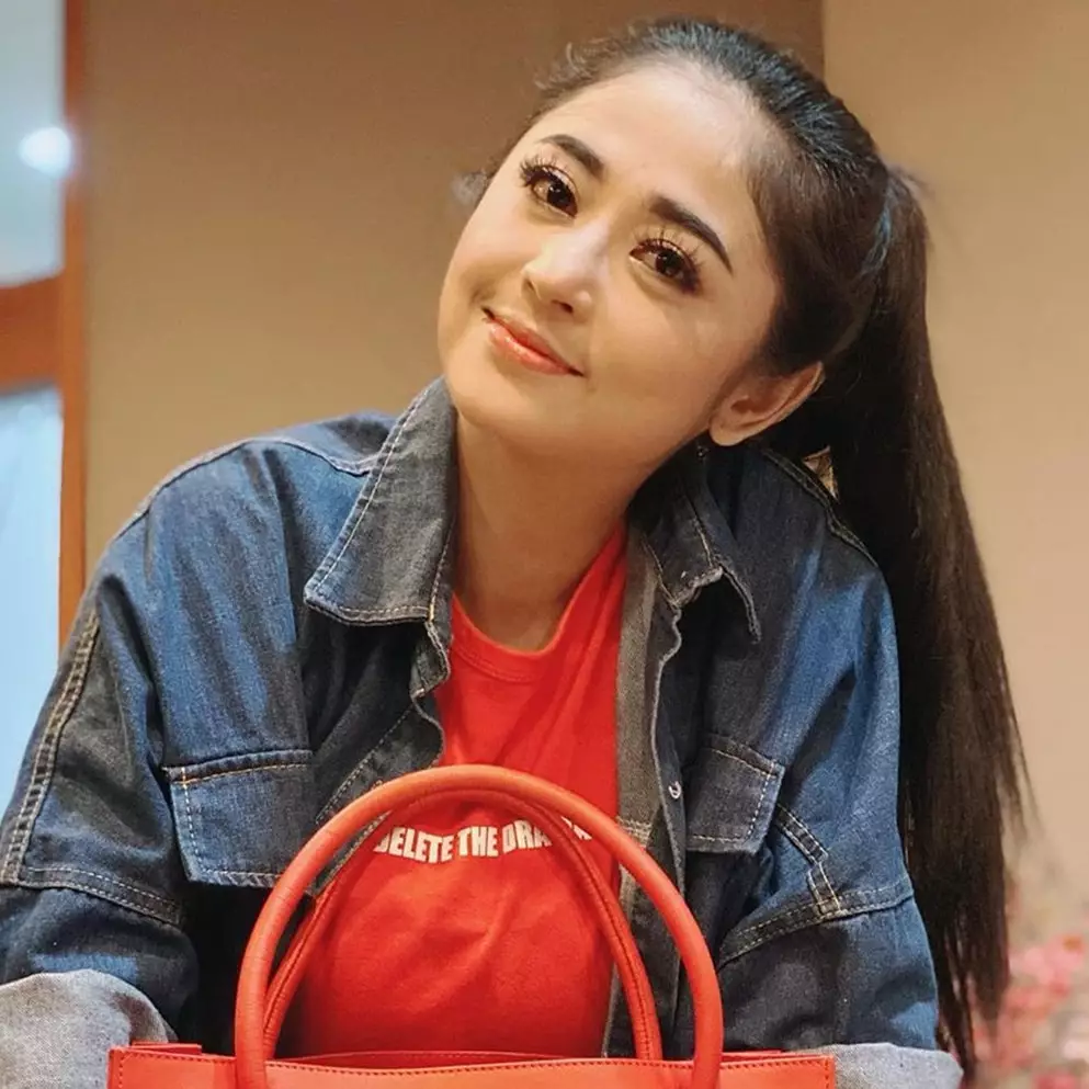 4 Potret musala dibangun Dewi Perssik untuk mendiang ayah