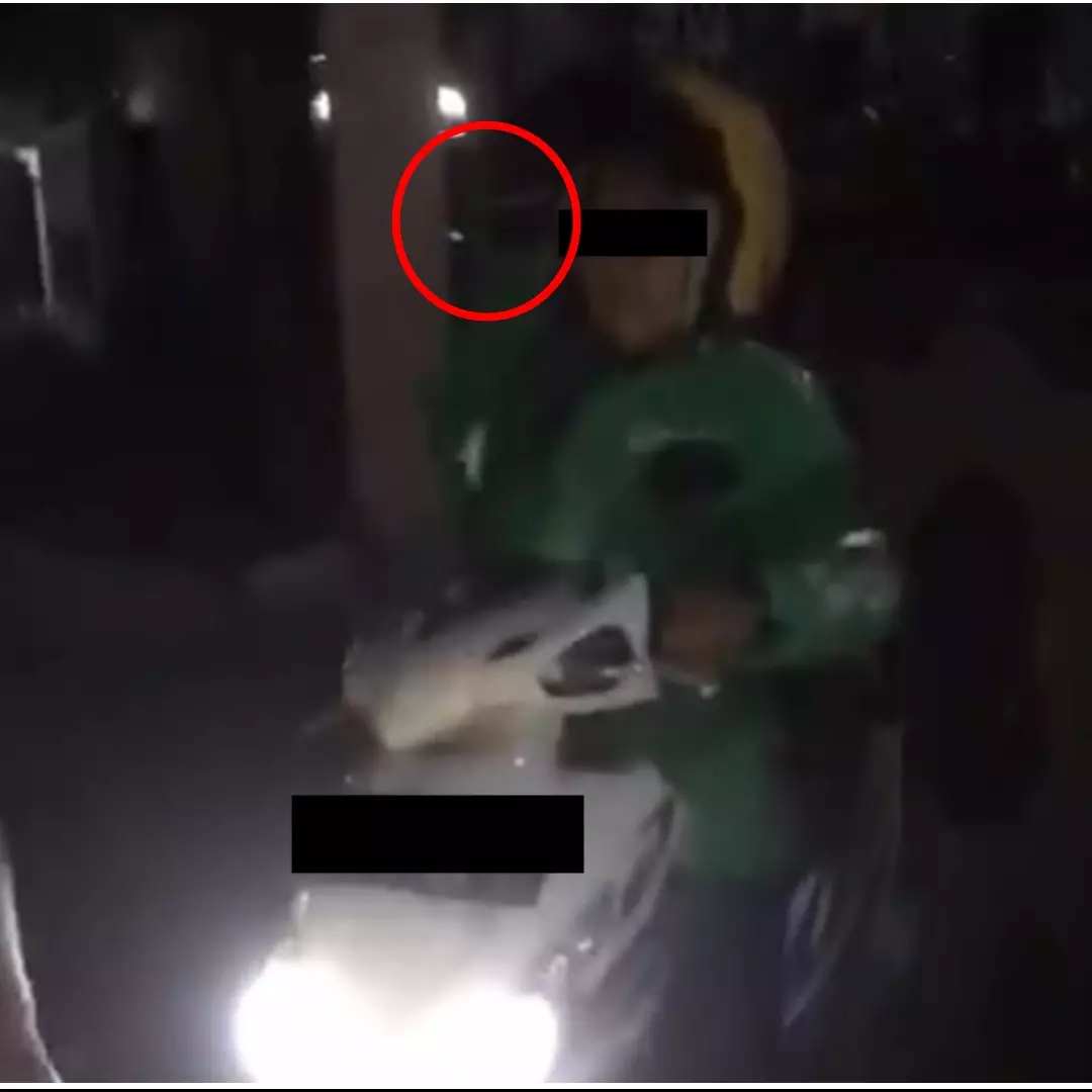 Kesal nunggu lama, driver ojek online ini lempar makanan pelanggan